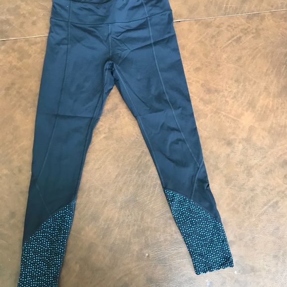Lululemon Tight Stuff laser cut reflective legging - Picture 1 of 7